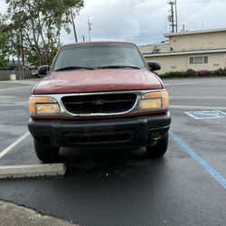 2000 Ford Explorer