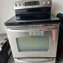 Stove And Microwave  Matching set  GE Adora