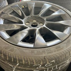 Tesla Y 20 Inch. $500