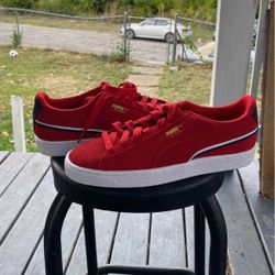 Lady’s PUMA size 6 1/2