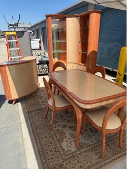 Modern high gloss dinning set with hutch and bar cabinet