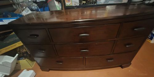 DRESSER