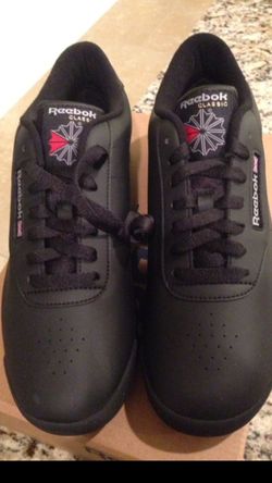REEBOK classic. Size 9.5 women's. new in box