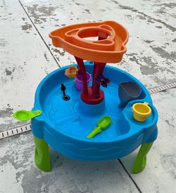 Step 2 Summer Showers Splash Tower Water Table gently used