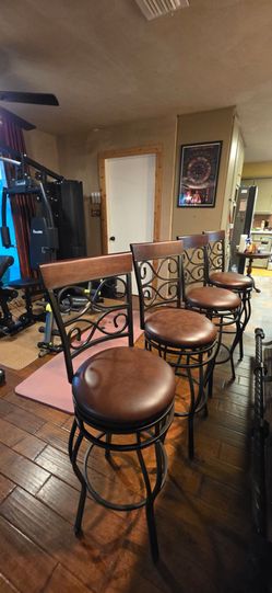 COSTWAY Bar Stools Set of 4, 360 Degree SwivelCOSTWAY Bar Stools Set of 4, 360 Degree Swivel, 30" Bar Height Bar stools, with Leather Padded Seat Bist