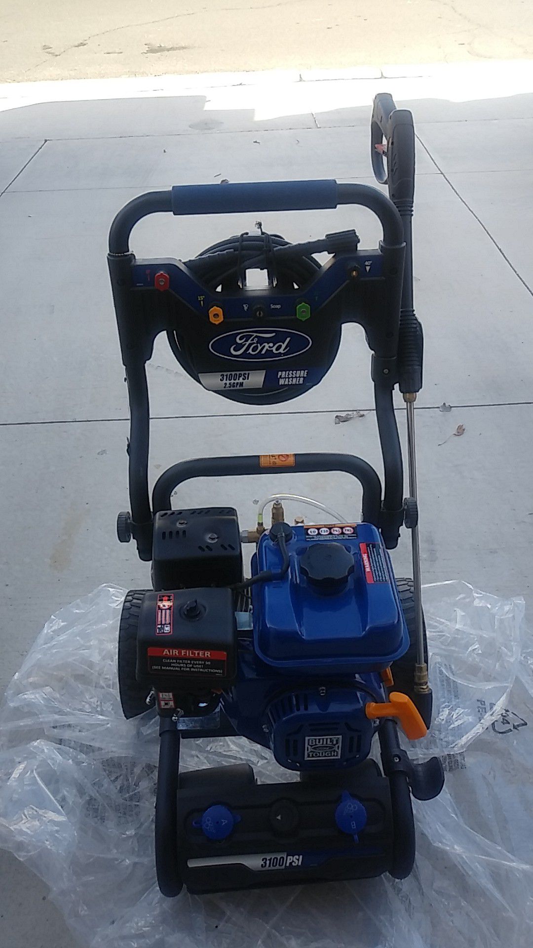 PRESSURE WASHER FORD 3100 PSI Gas use couple times runs great with turbo nozze comes with gun hose and 6 pressure tips check my other offers