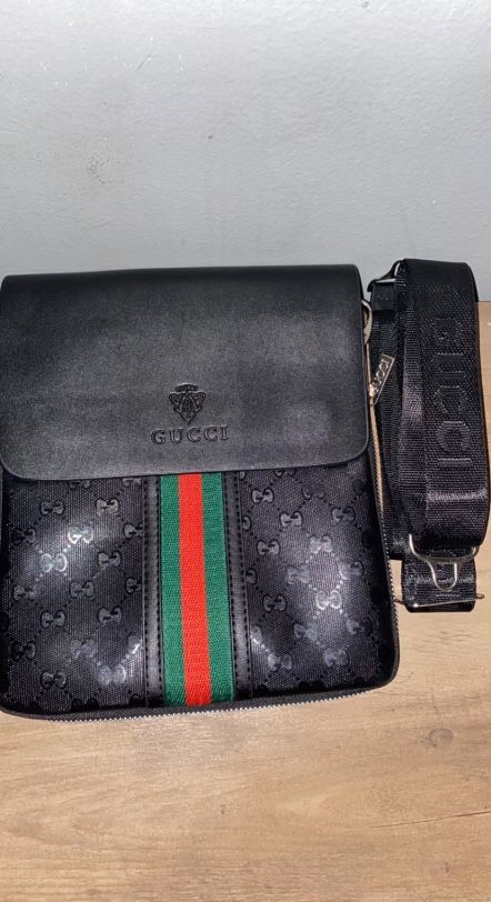 Gucci messenger bag