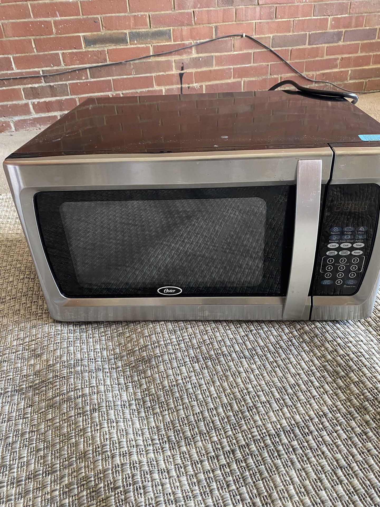 Oster 1.3 cu ft 1100W Microwave Oven - Black