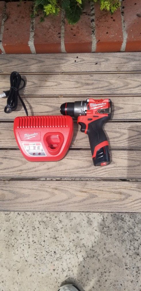 milwaukee m12 fuel hammer drill kit 