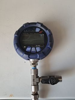 Digital test gauge / Crystal Engineering