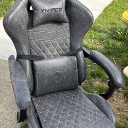 Gaming Chair Excellent Condition. Missing Base 