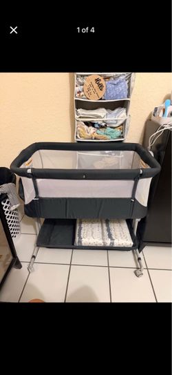 Baby Bedside Bassinet with Storage Shelf
