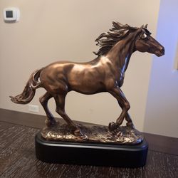 Bronze-Finish Horse Sculpture – NEW