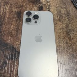 iPhone 15 Pro Max 