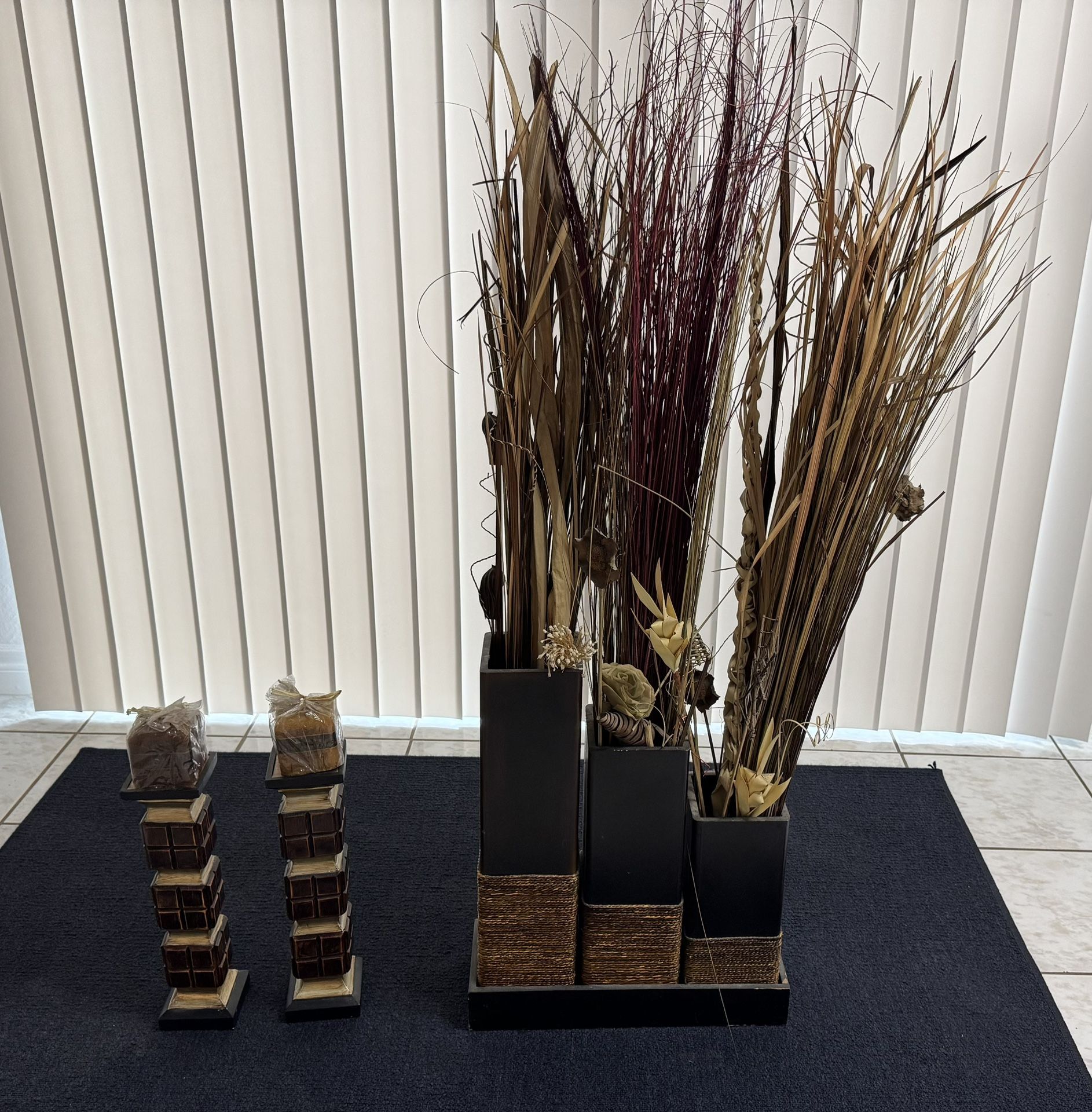 3 Slotted Floor Vase With 2 Candle Holders