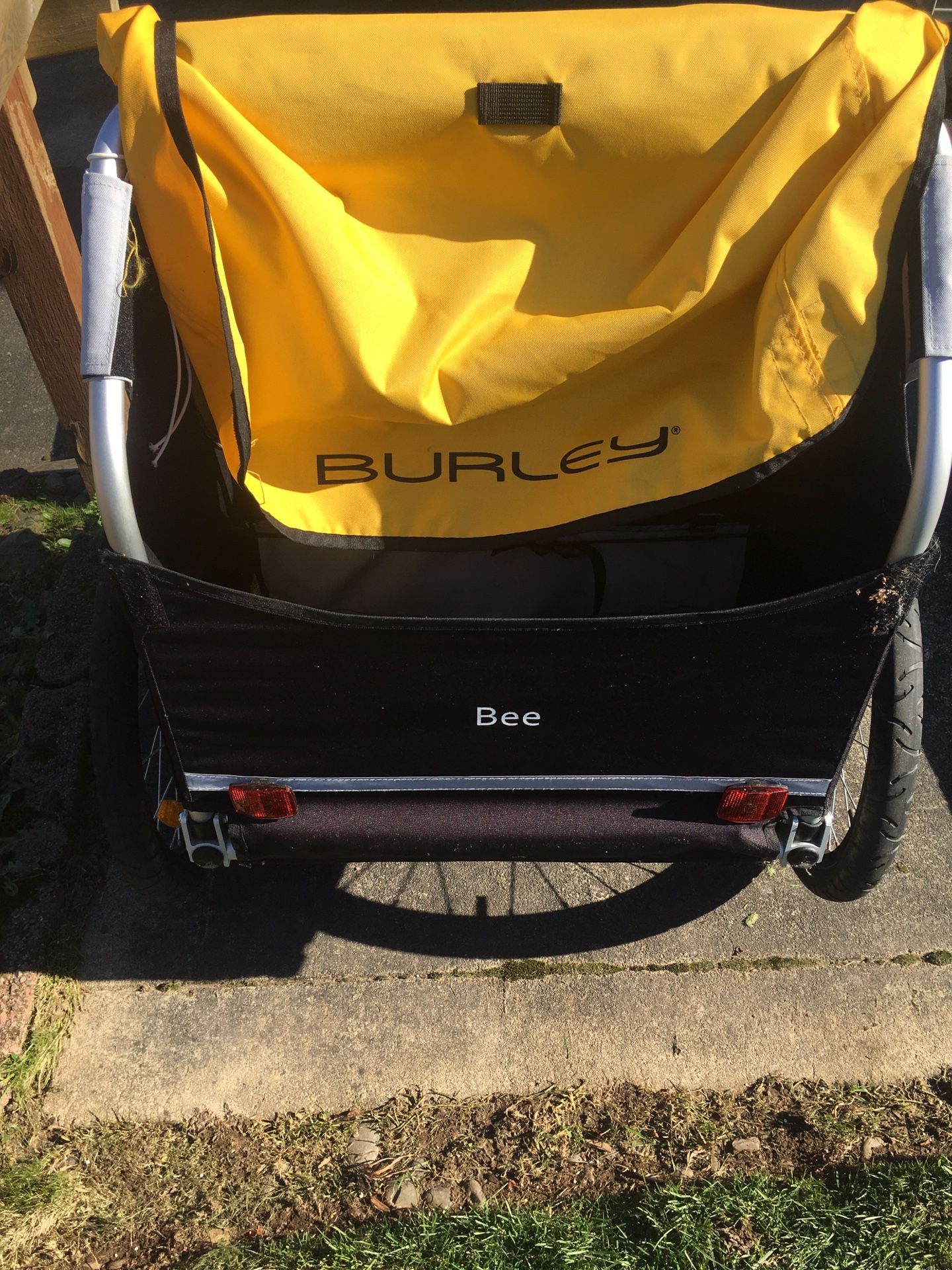 Burley Bee Bike Trailer 2 Seater for Sale in Gresham, OR OfferUp