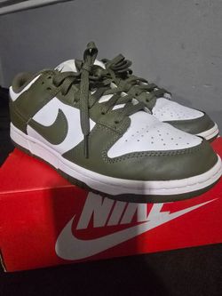 Nike low dunk olive