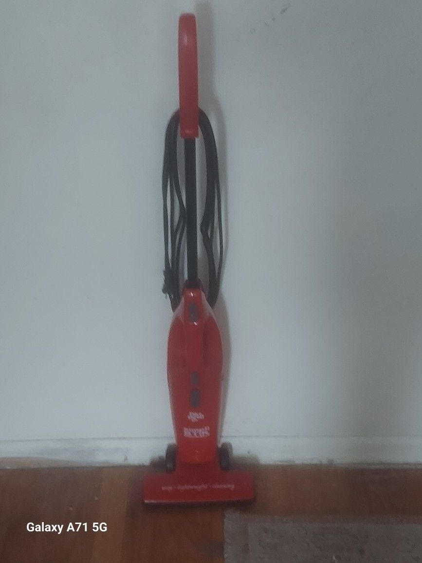 Small Bagless Vaccuum