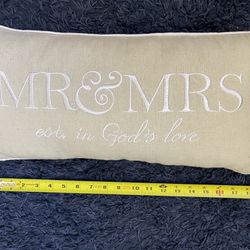 Linen Pillow MR&MRS Lumbar 8x17” 