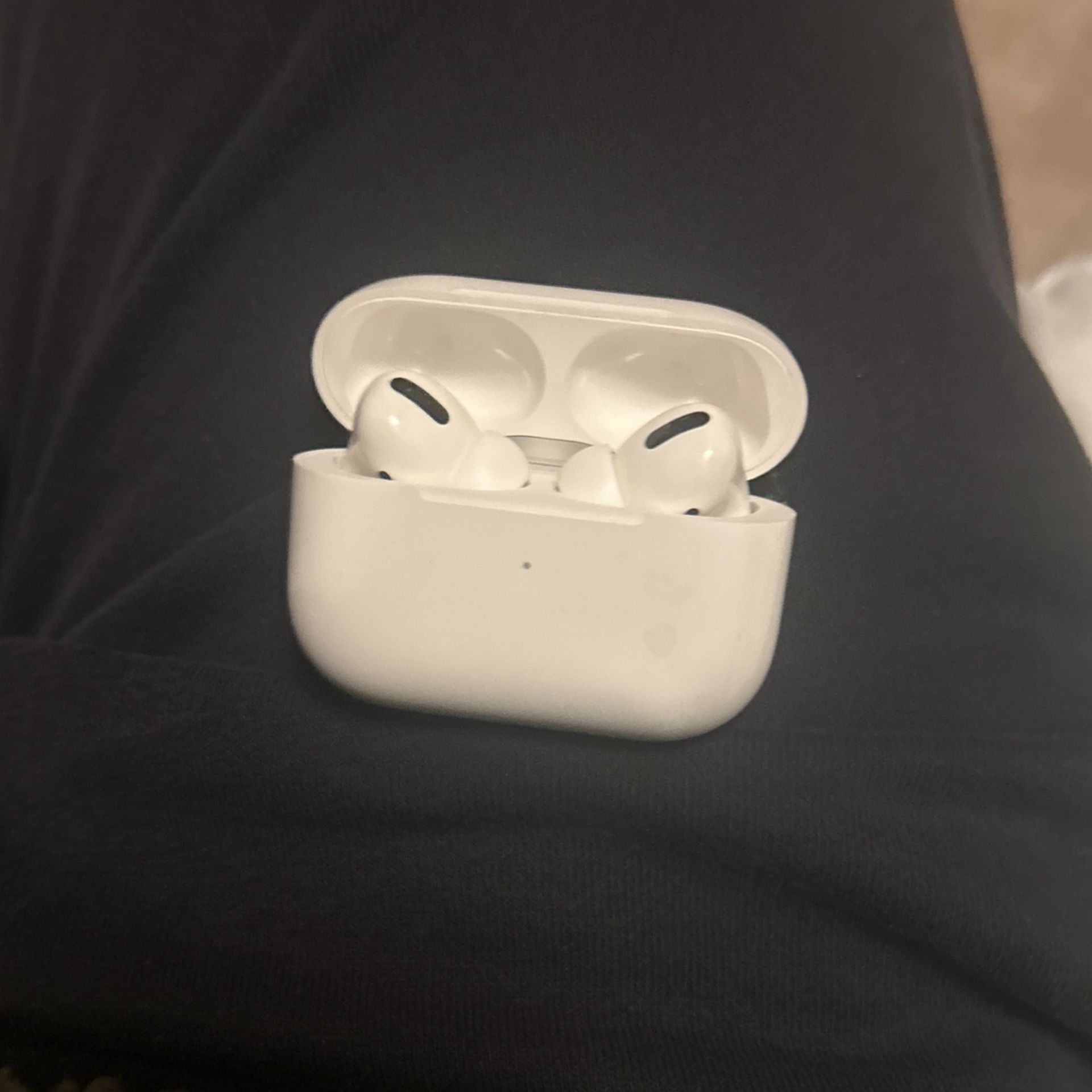 Apple AirPods Pro - 1st Gen