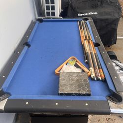 Foldable Pool Table $40