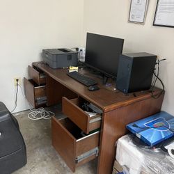 Wooden desk with 4 drawers 