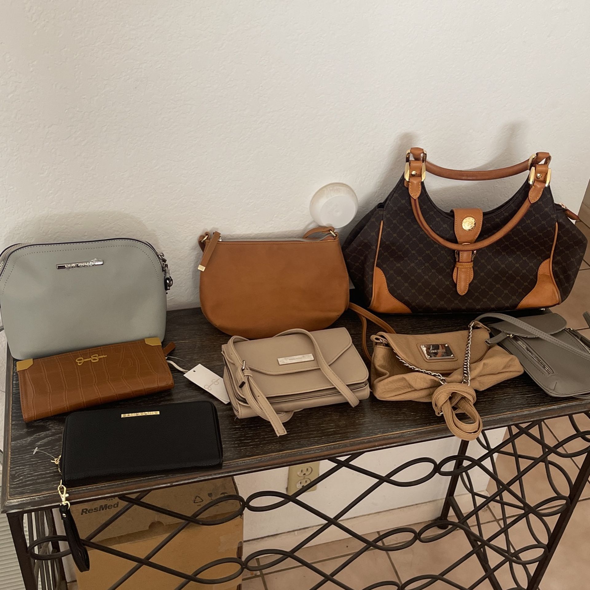 Purses/wristlets