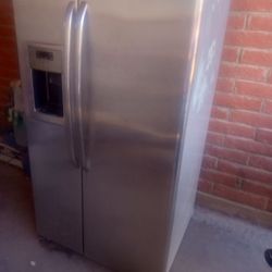 GE Refrigerator 