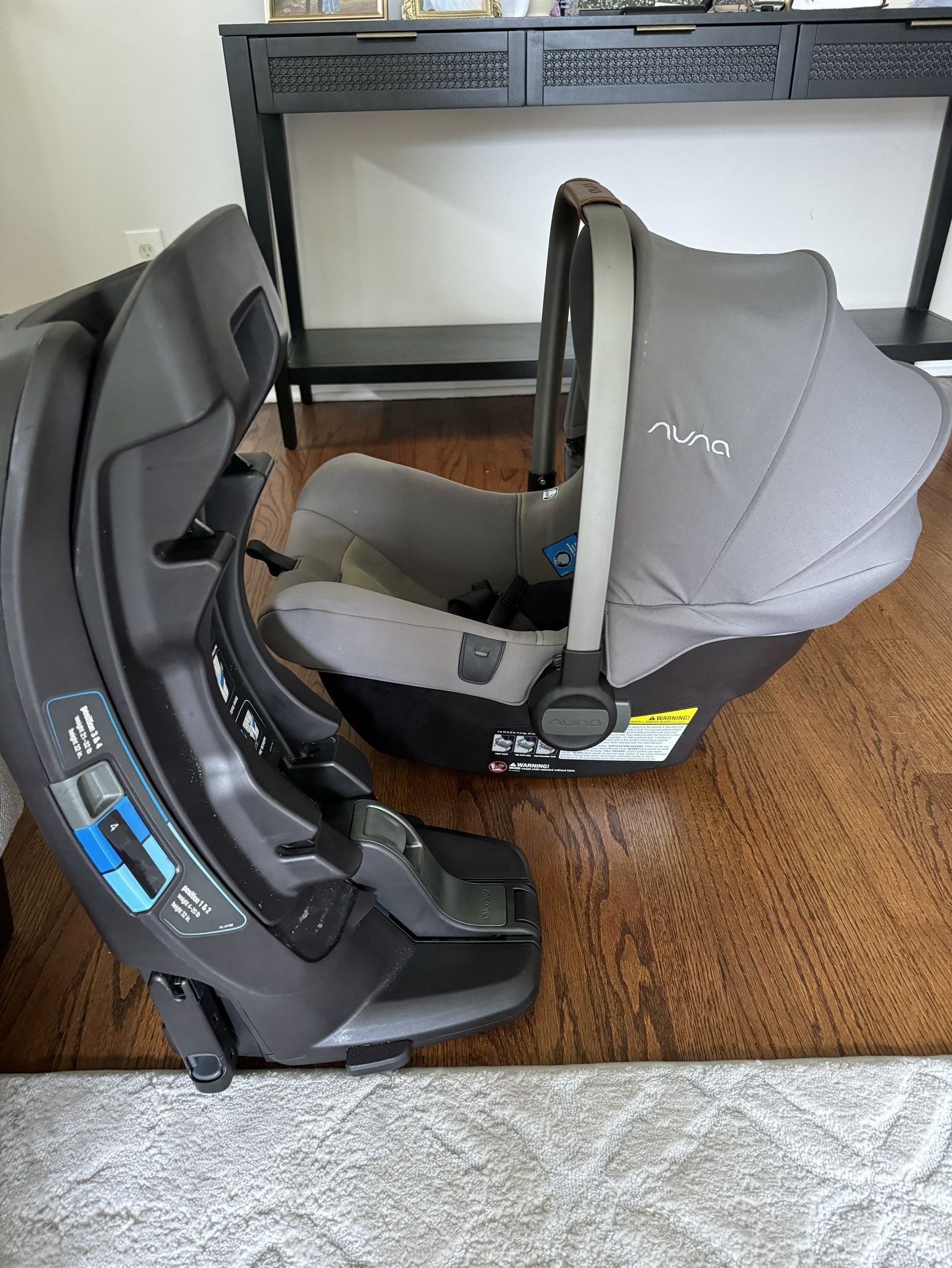 Nuna Pipa lite r Infant Carseat With Base