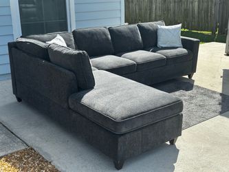Grey Sectional Couch - Can Deliver 🛻