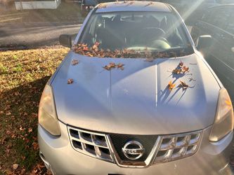 2012 Nissan Rogue selling hole for parts, needs transmission and battery