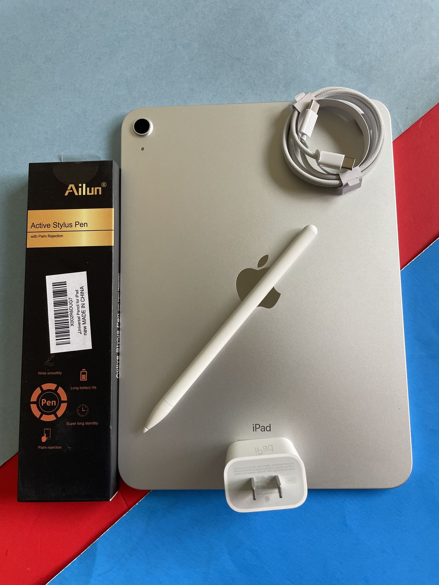 256gb Apple IPad 10th Generation (10.9” Liquid / 2022 model) with pen, keyboard, case & Accessories (warranty 2026)