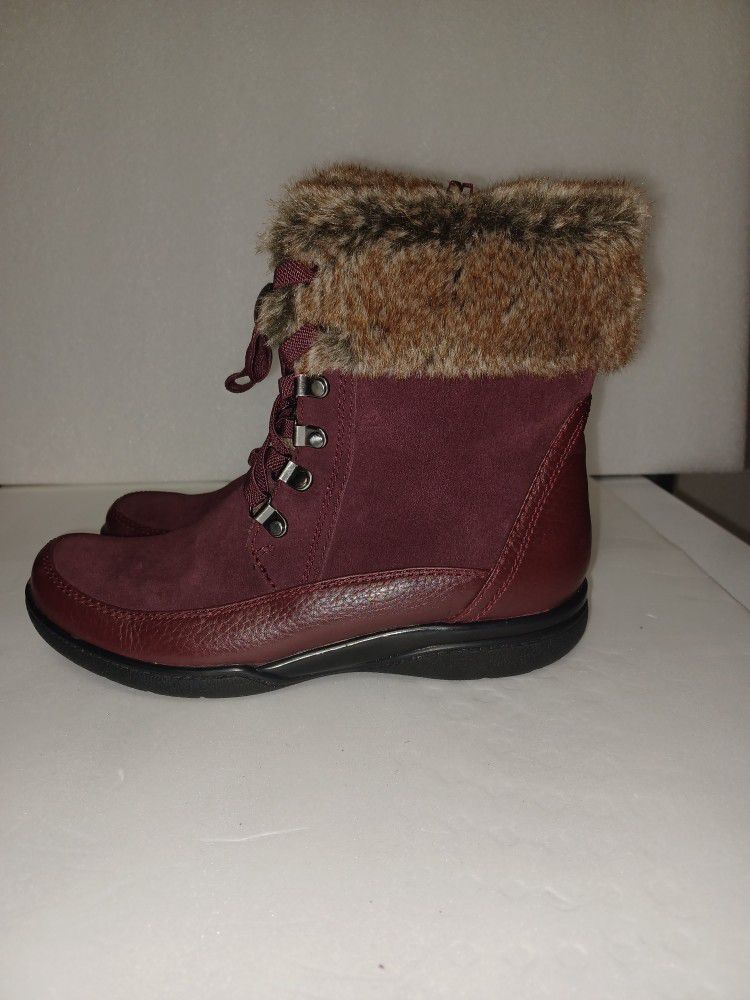REDUCED!!! Like New Clark's Leather Ankle Boot W/Faux Fur Lining Size 8