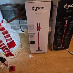 Brand New In Box Dyson V8 Origin Cordless Vacuum 