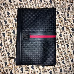 gg purse  wristlit 