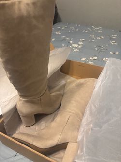 $35.00 HIGH BOOTS - like new