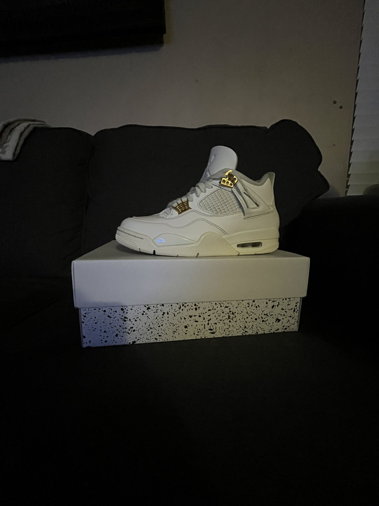 Jordan 4 Gold Metallic Women’s 8, Men’s 6.5