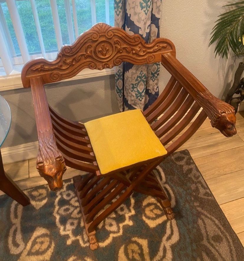 Renaissance Savonarola Throne Carved Lion Heads and Feet Scissor