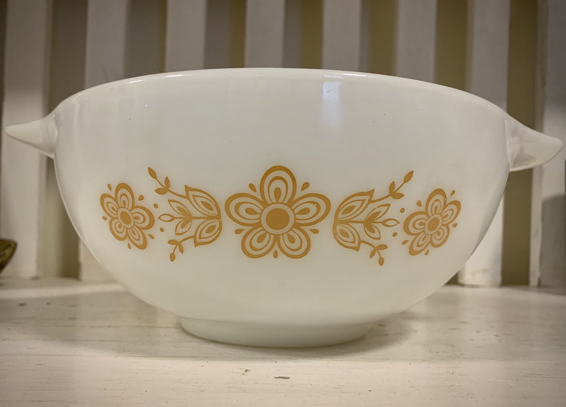 Vintage Pyrex Butterfly Gold pattern Mixing Bowl