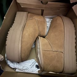 Woman’s Ultra Mini Platform Size 8