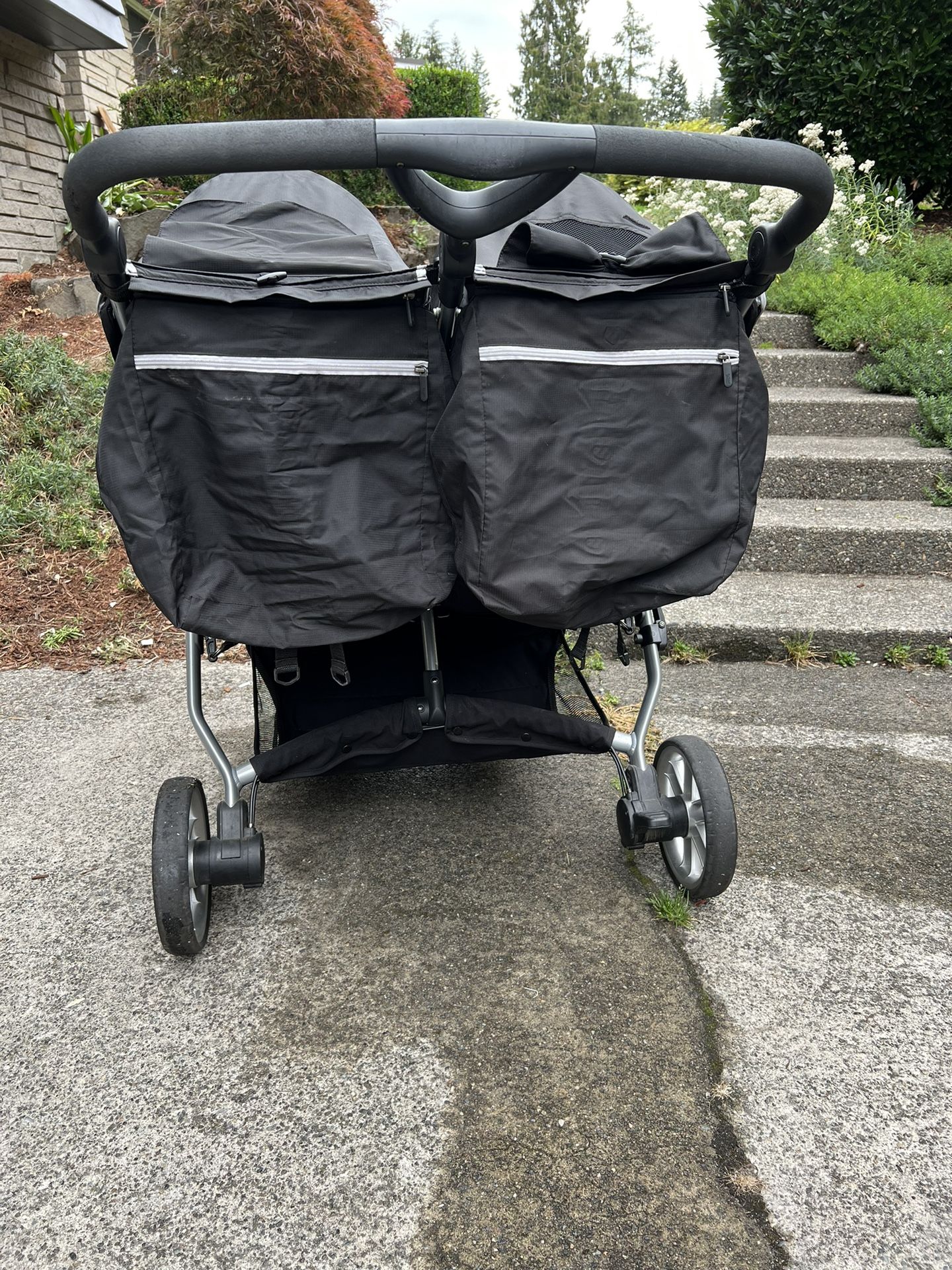 Britax B-agile Double stroller for Sale in Federal Way, WA - OfferUp