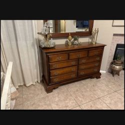 Dresser With Mirror