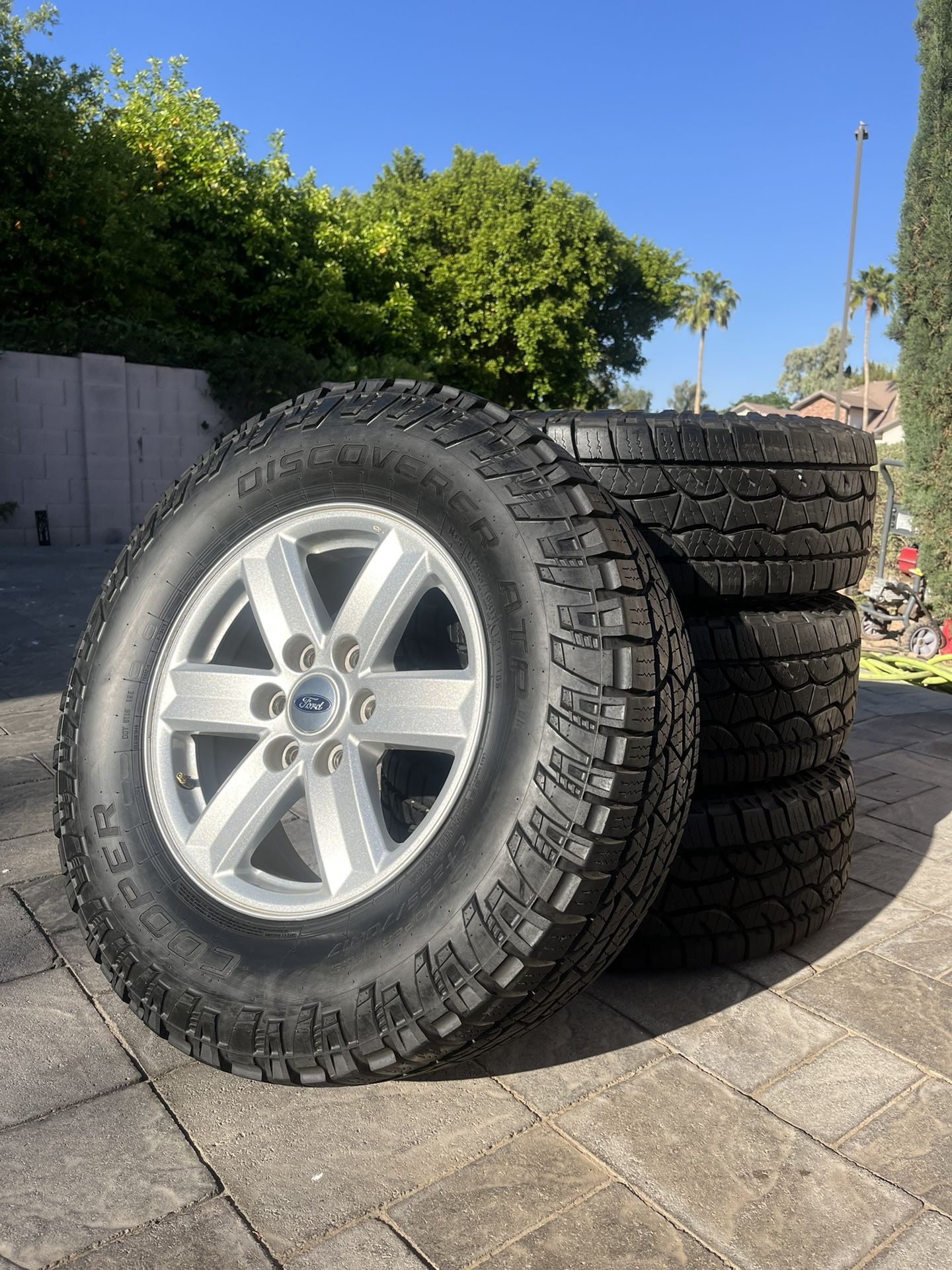 Ford F150 takeoff Wheels On LT265/70R17 Cooper discoverer Tires for