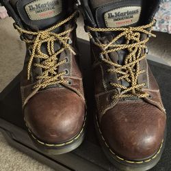 DR. MARTENs BOOT MEN SIZE 9