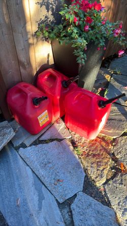 5 gallon gas cans