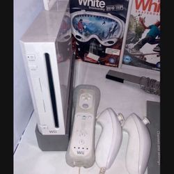 Nintendo Wii Bundle Lot System 1 controller and 2 nunchucks  8 Games In Good Condition  $90