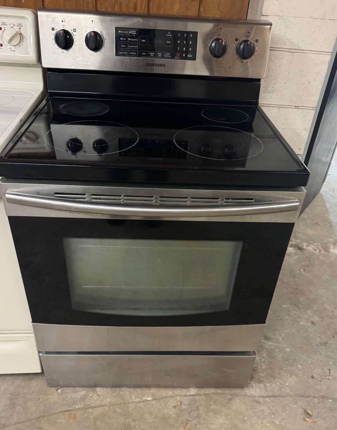 Samsung freestanding electric range (stove)