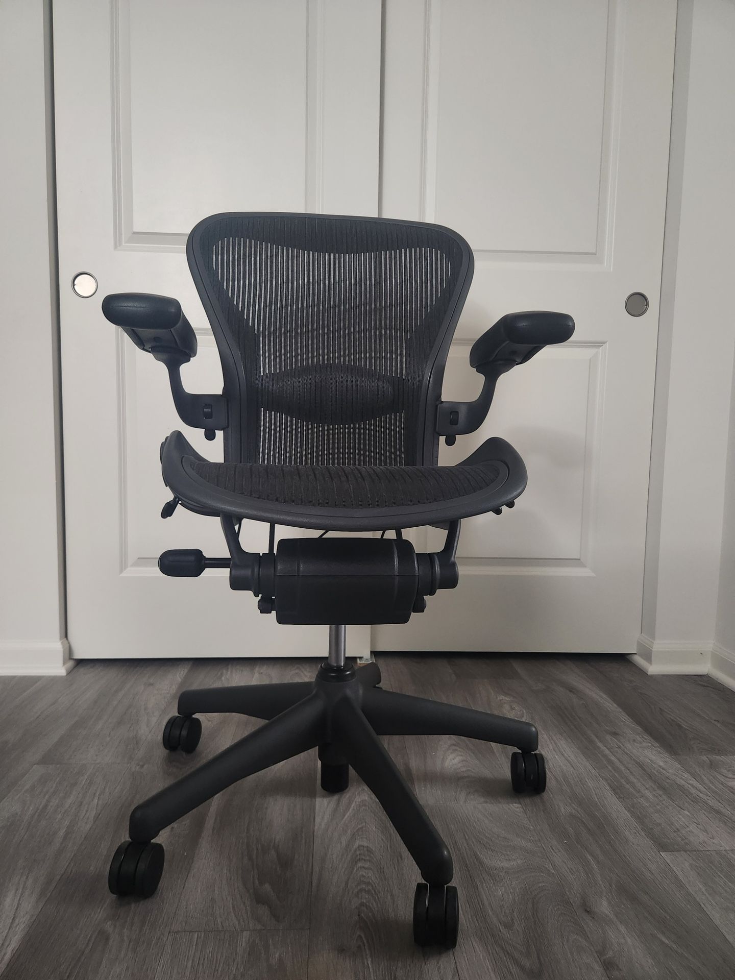 Like New - Herman Miller Arron Size B Fully Loaded
