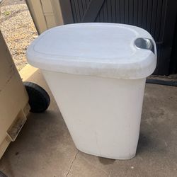 Trash can