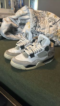 Jordan 4s military blacks.